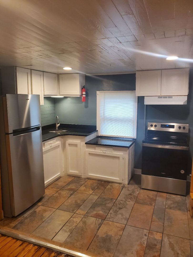 1517 Noble Street Apartment