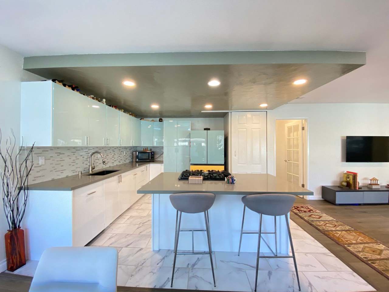 Stunning 3-bedroom, 2-bathroom coastal condo with Modern Custom Upgrades!