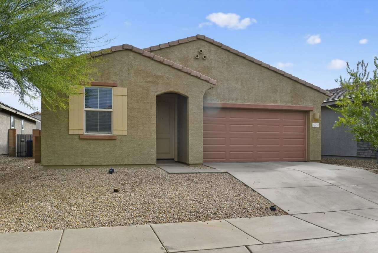 Spacious 4BR House in Marana