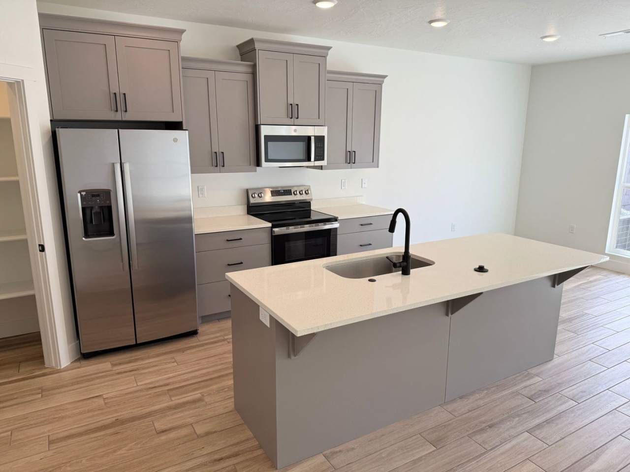 Brand New Hurricane Heights Town Home- Bigger Yard