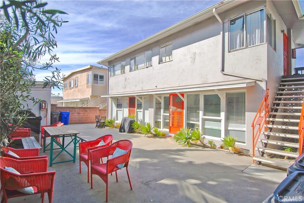 1446 Manhattan Beach Boulevard