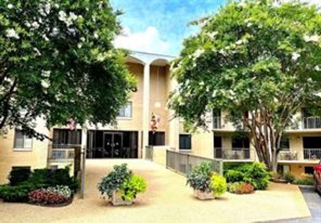 Beautiful 2BR 2BA top floor condo located across from Montgomery Mall