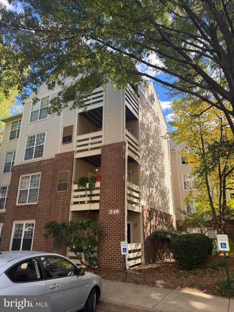 240 S REYNOLDS Street unit: 304
