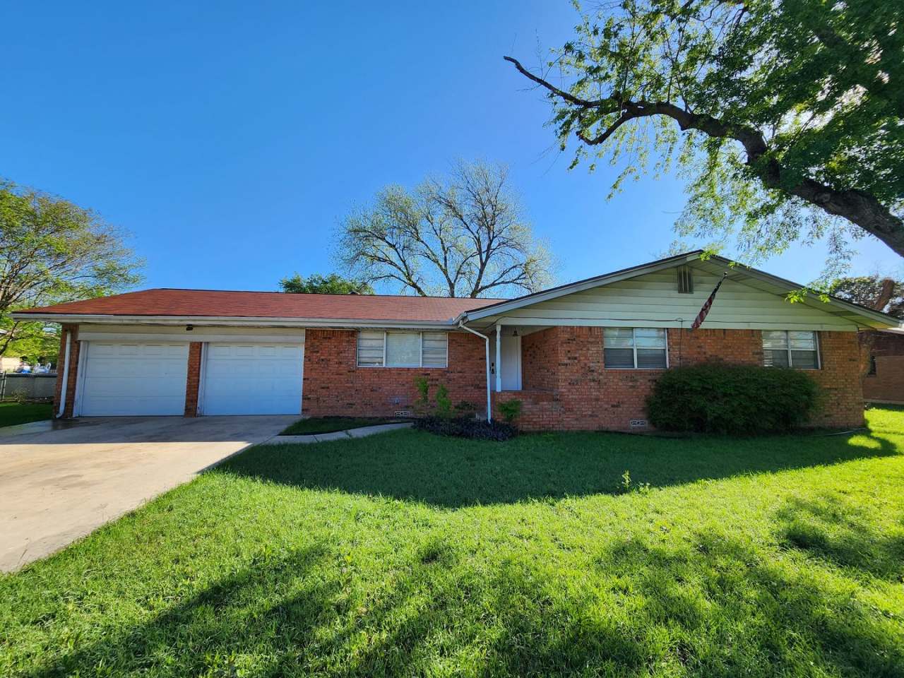 No Carpet / Tons of Upgrades / Fridge Included/ Fenced in Yard / CISD