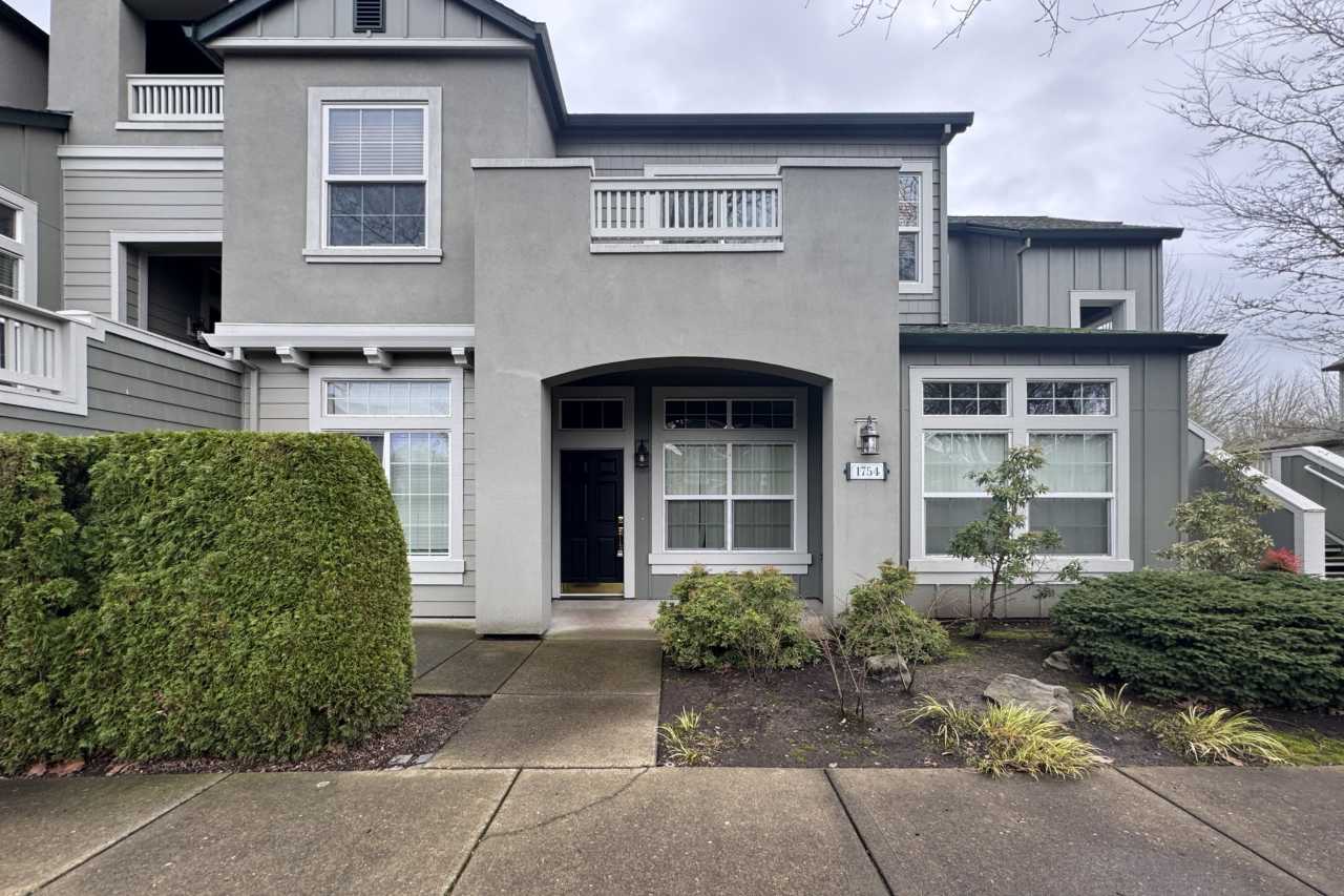 1754 NE Ashberry Drive