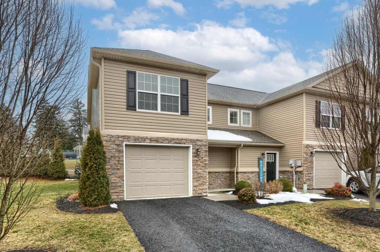 Beautiful 3 Bedroom Luxury Townhome