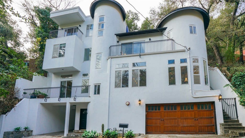 8718 Wonderland Park Avenue