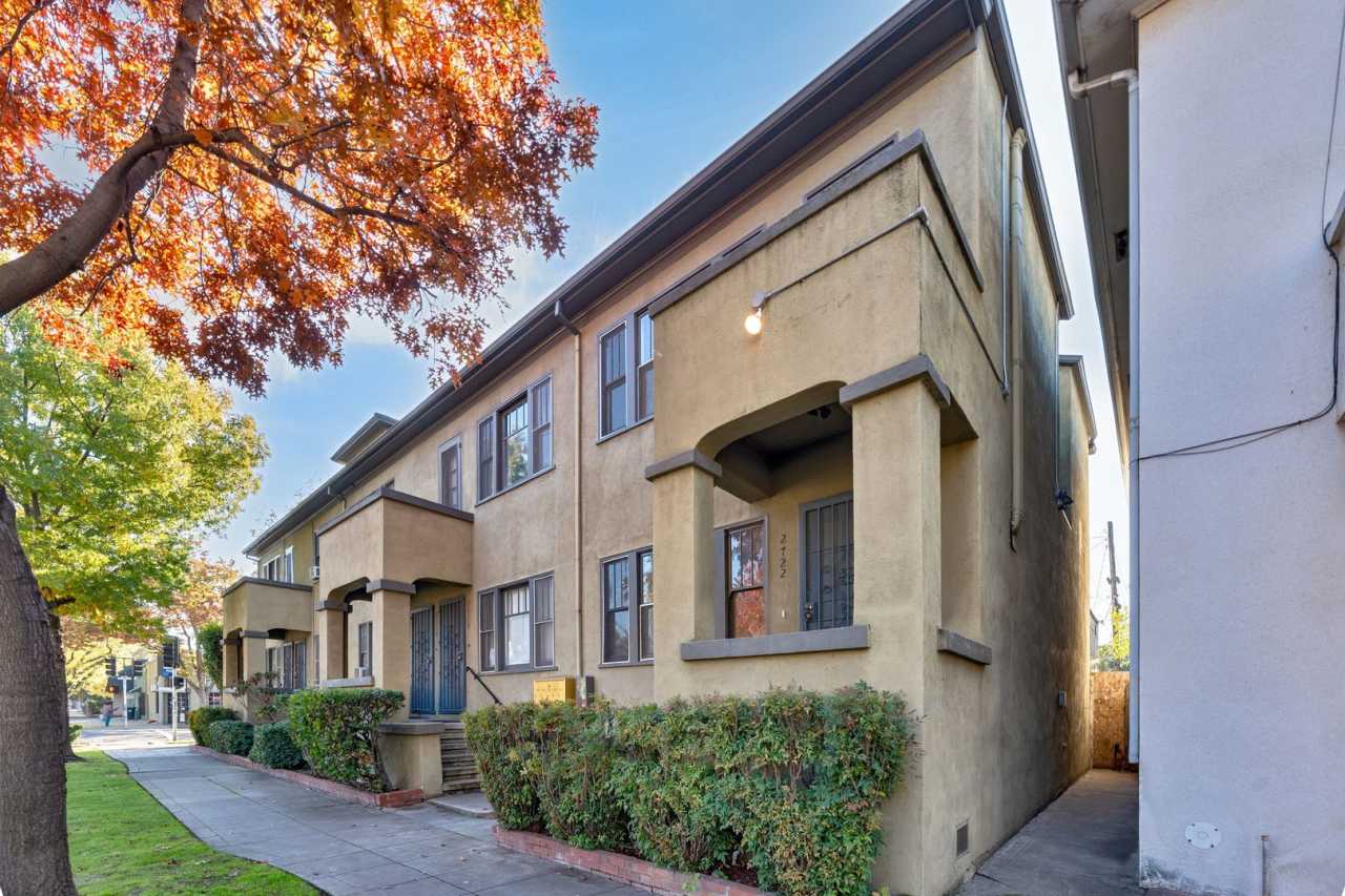 Charming Midtown 2-Bedroom Apartment with Private Balcony and Hardwood Floors!