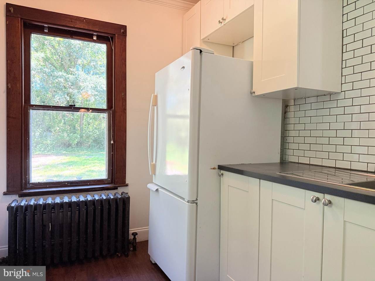 303 E 6TH Street unit: B