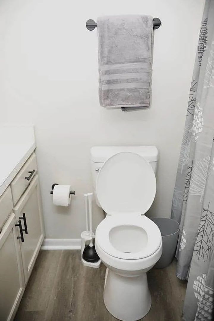 Room in 2 Bedroom Home at Forest View Ave