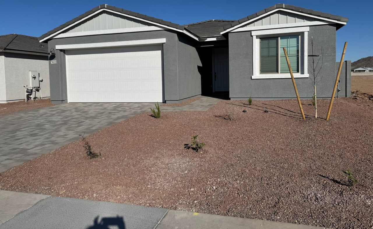 Alovita South 3 bed 2 bath home with move in specials.