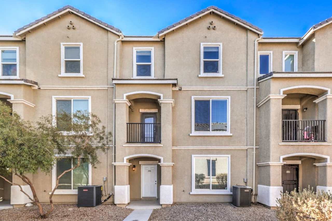 Three Story Townhouse Near Nellis AFB