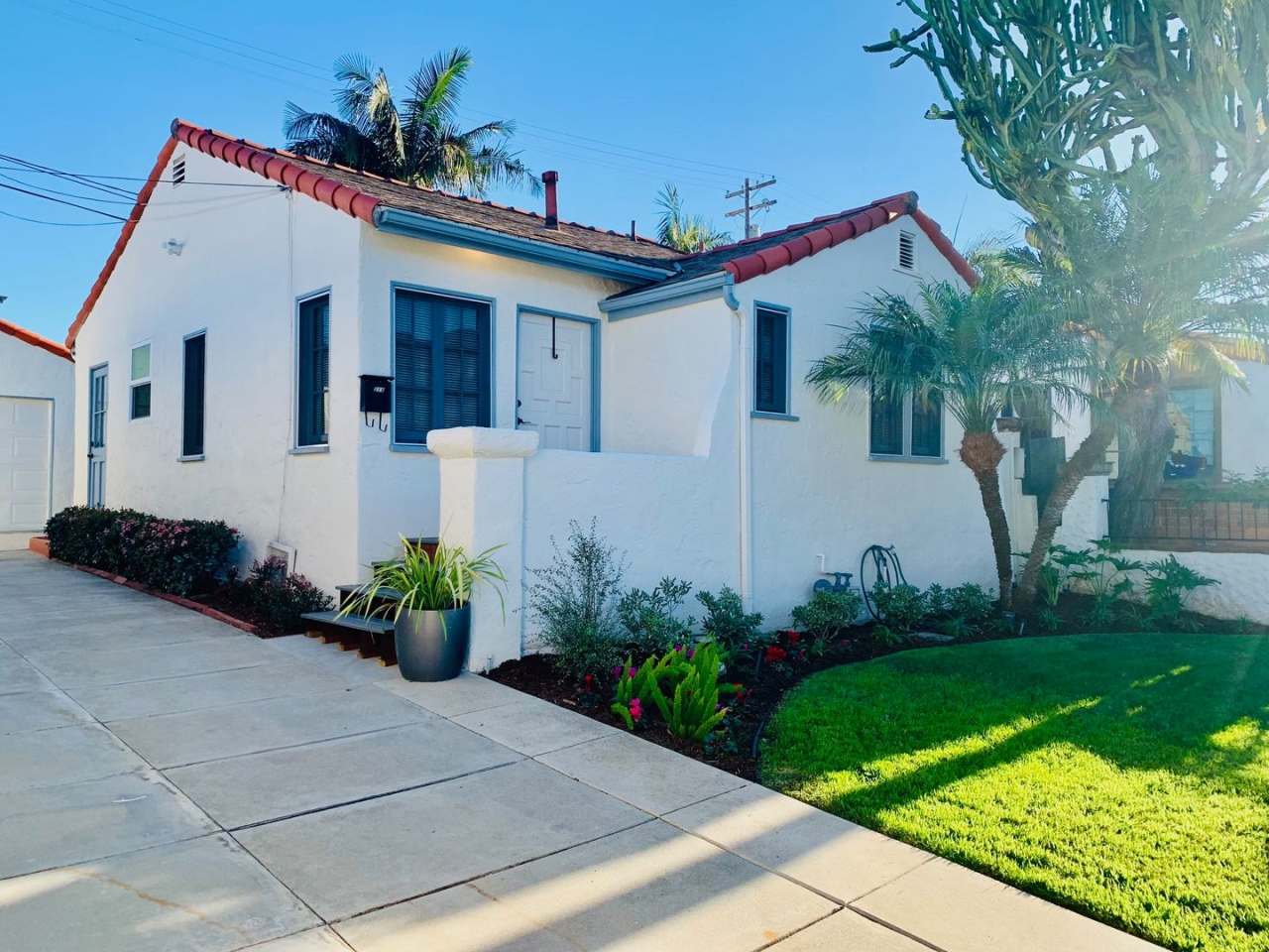 Spectacular location very close to the beach, San Clemente Pier and Del Mar Shopping Street!