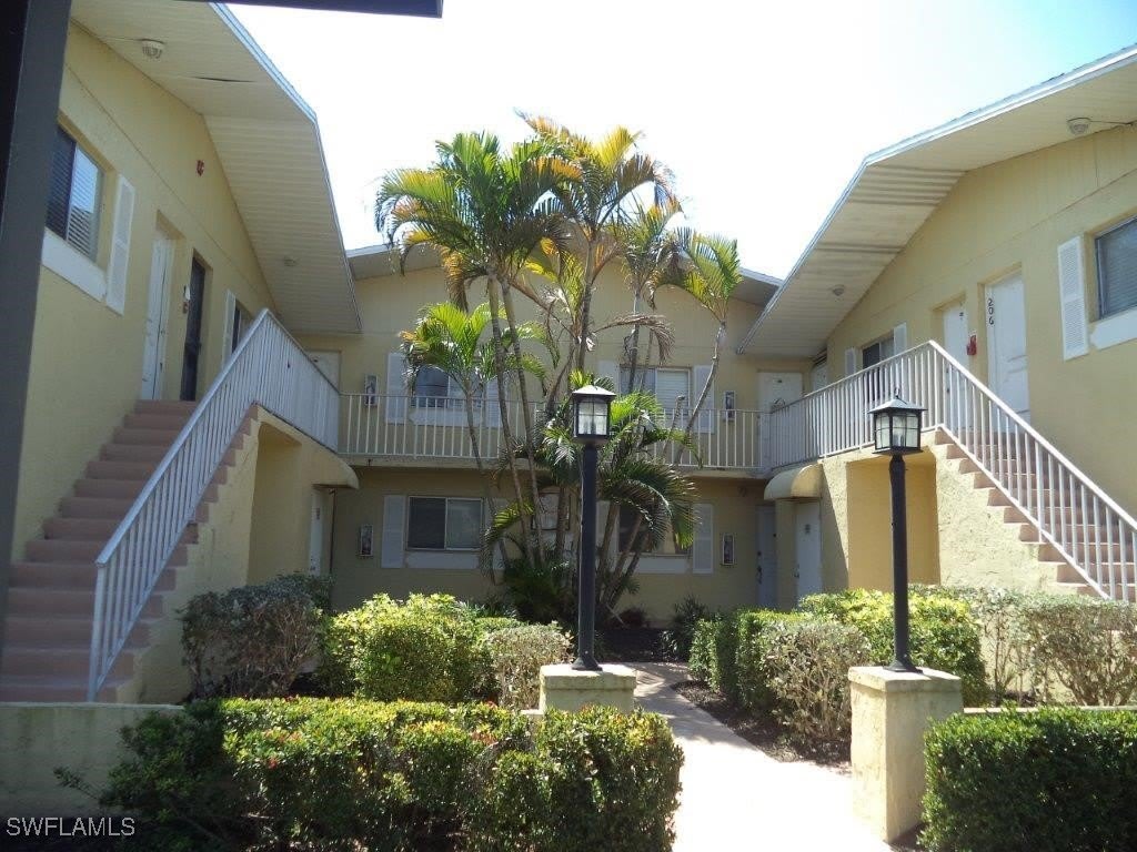 8093 Country Road unit: 102