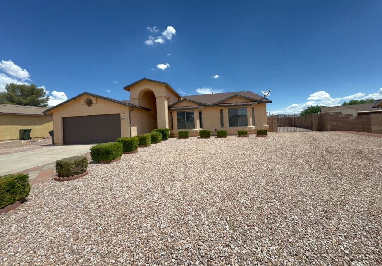 4 Bedroom 2 bath 2 car garage-RV Gate House - Available now!