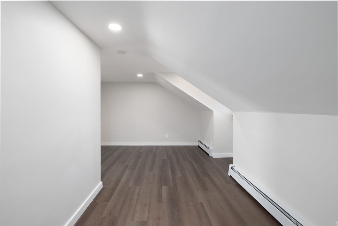 28 Aircraft Road - I