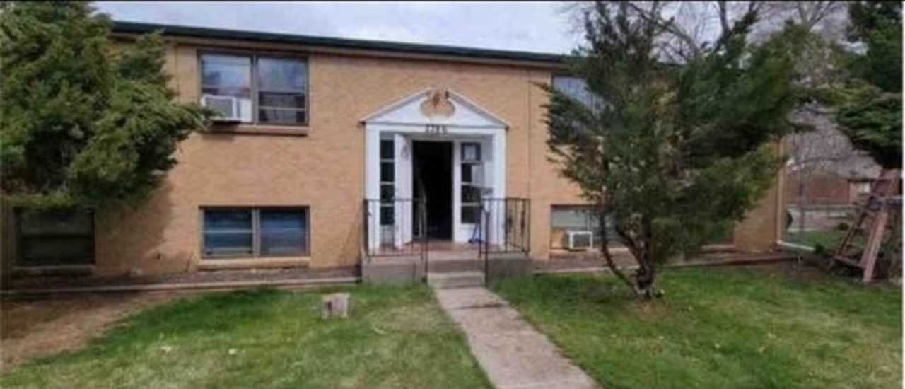 Bright Ground-Level 2-Bedroom 1-Bathroom Apartment Located in Goldsmith Neighborhood.