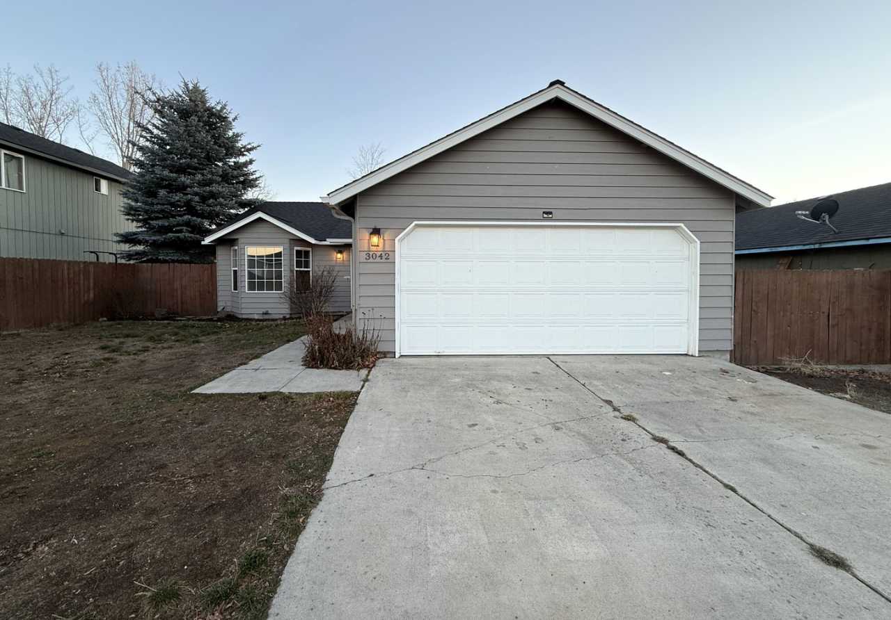 SCHEDULE A TOUR TODAY TO VIEW THIS BEAUTIFUL OPEN LAYOUT HOME IN REDMOND!!