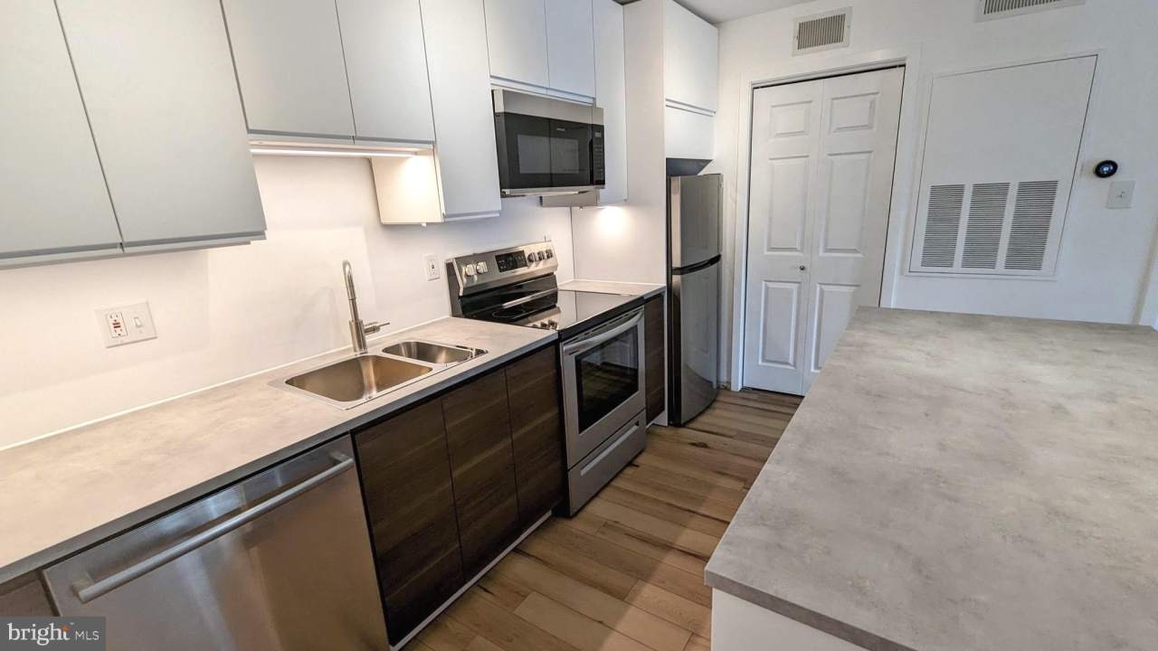 3310 WYNDHAM Circle W unit: 314