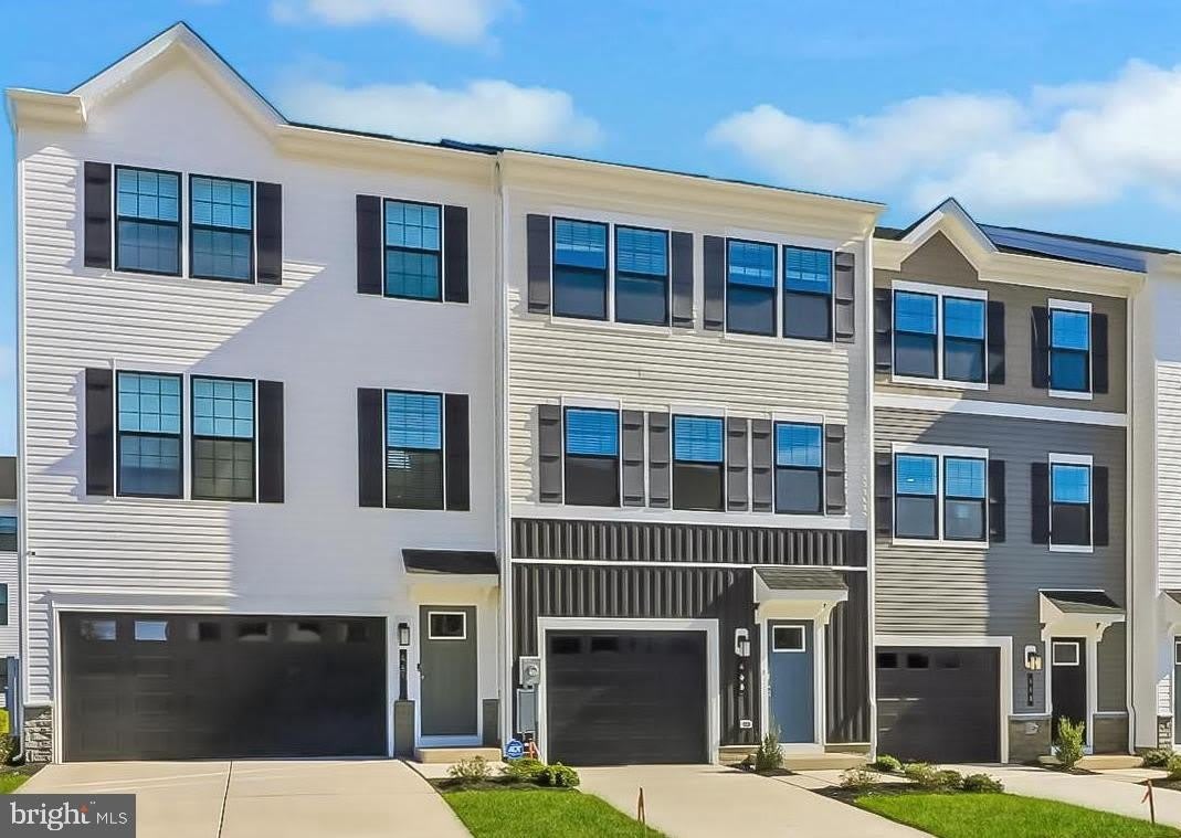 466 STILL FEATHER Avenue