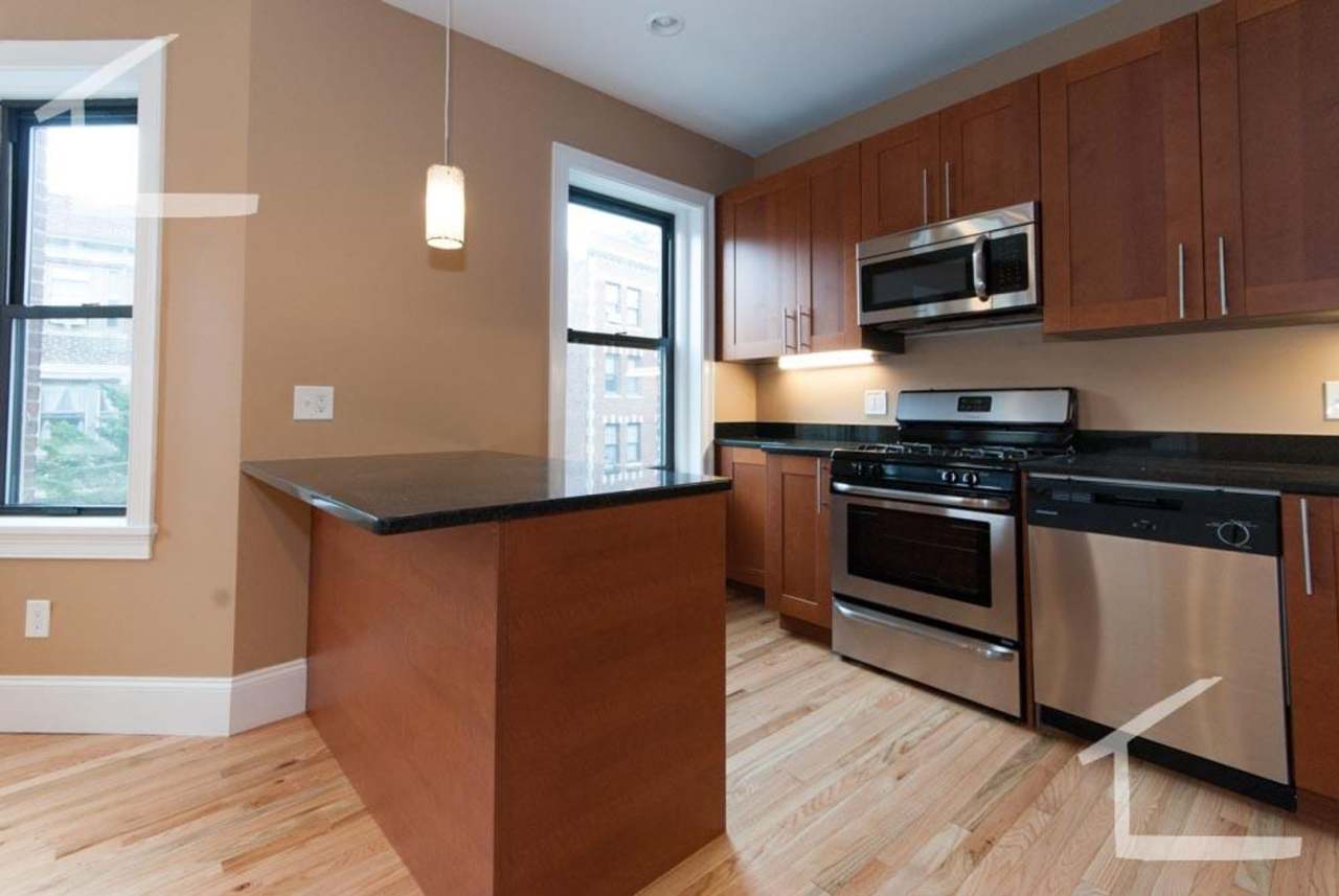 SEPTEMBER 2026 Gorgeous, Fully Renovated Brighton 5 Bed/2 Bath right off Comm Ave on Lothian Rd