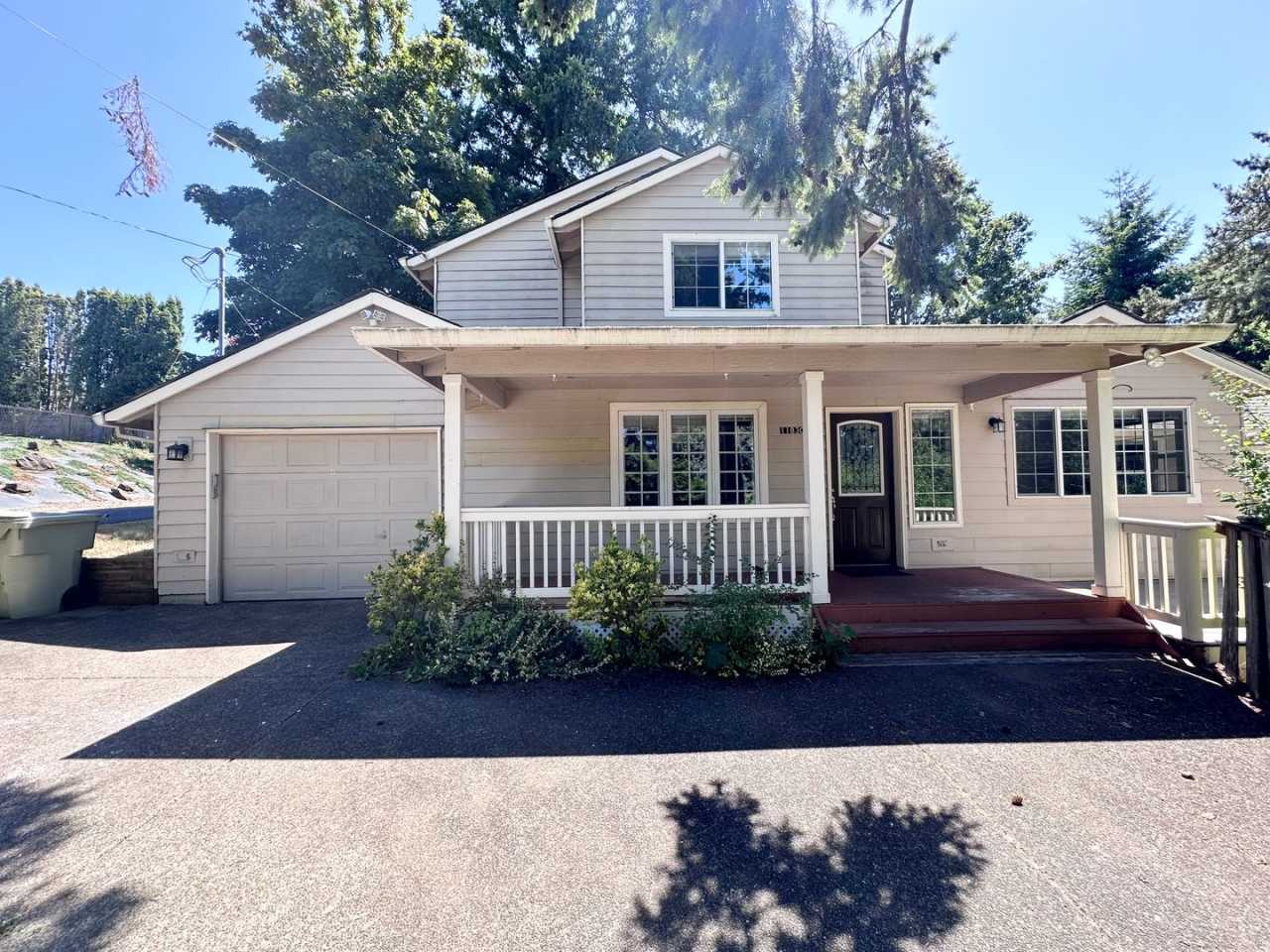 Gorgeous 3 Bed 2 Bath w/ Brand New Deck Patio Home in Cedar Hills! MOVE IN SPECIAL!