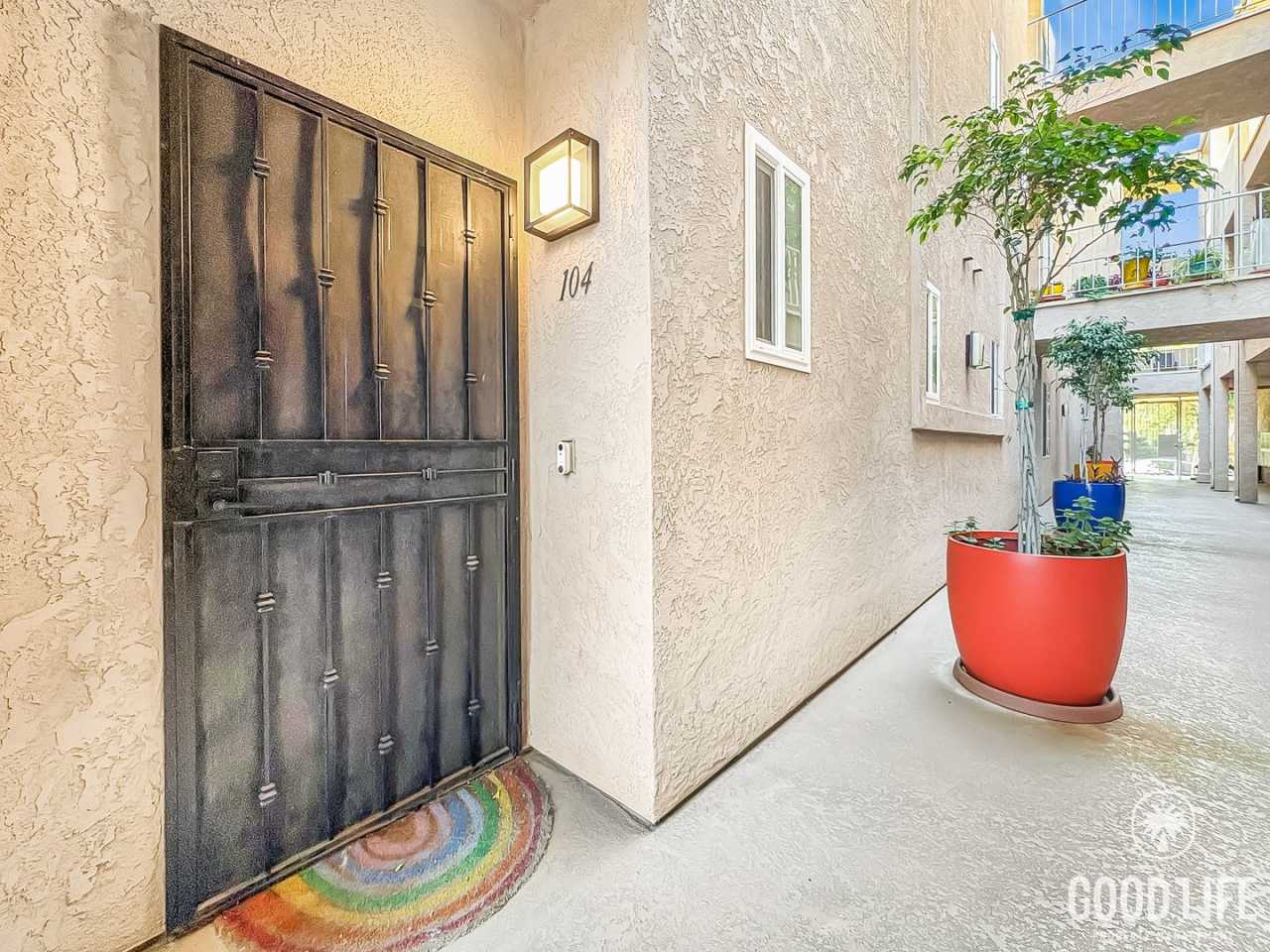 Beautiful Updated 2 Bed 2.5 Bath Condo in Hillcrest! 18 Month Fixed Rate Lease!