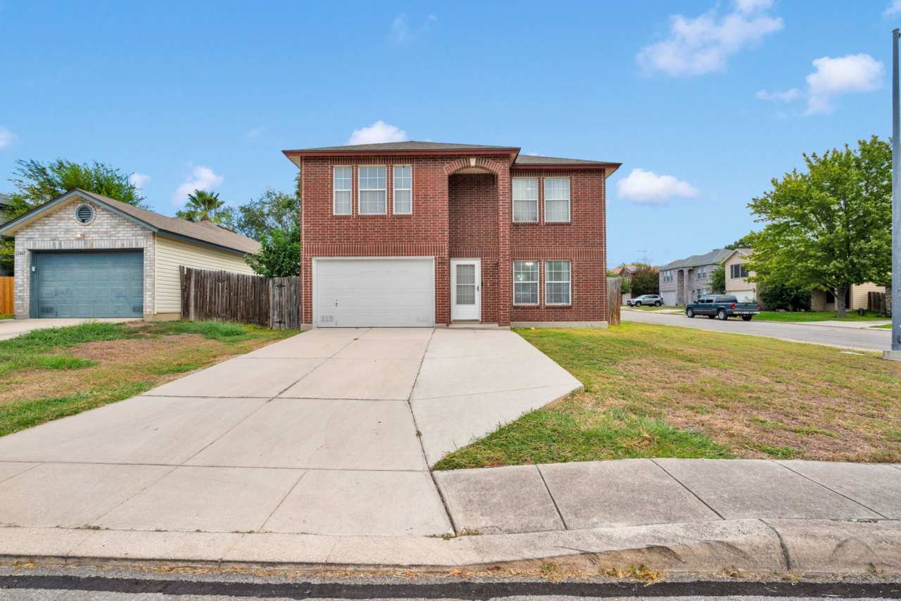 Charming 3-Bedroom, 2.5-Bath Home with Spacious Layout