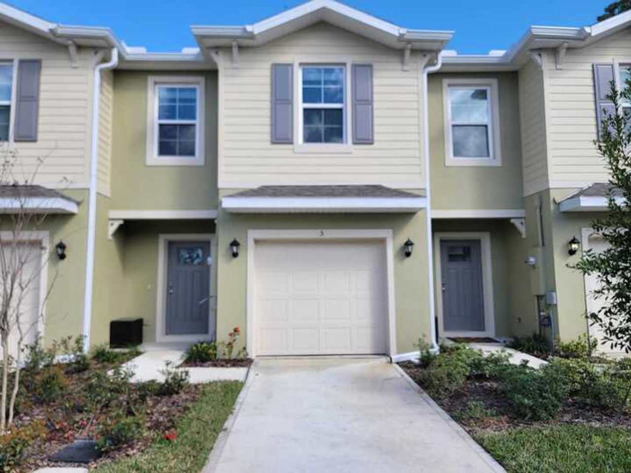 COMING SOON! Beautiful 3/2.5 townhome in Bella Oaks Community