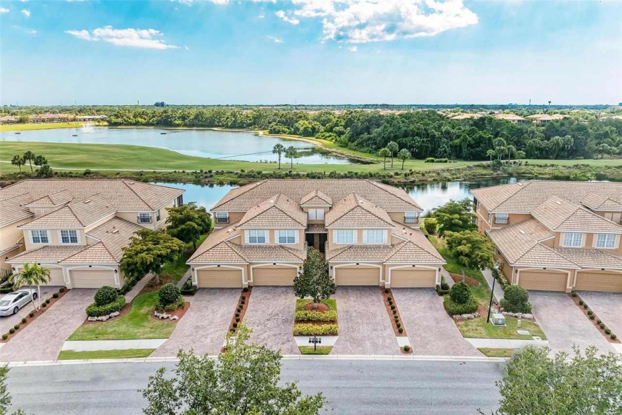 424 WINDING BROOK LANE