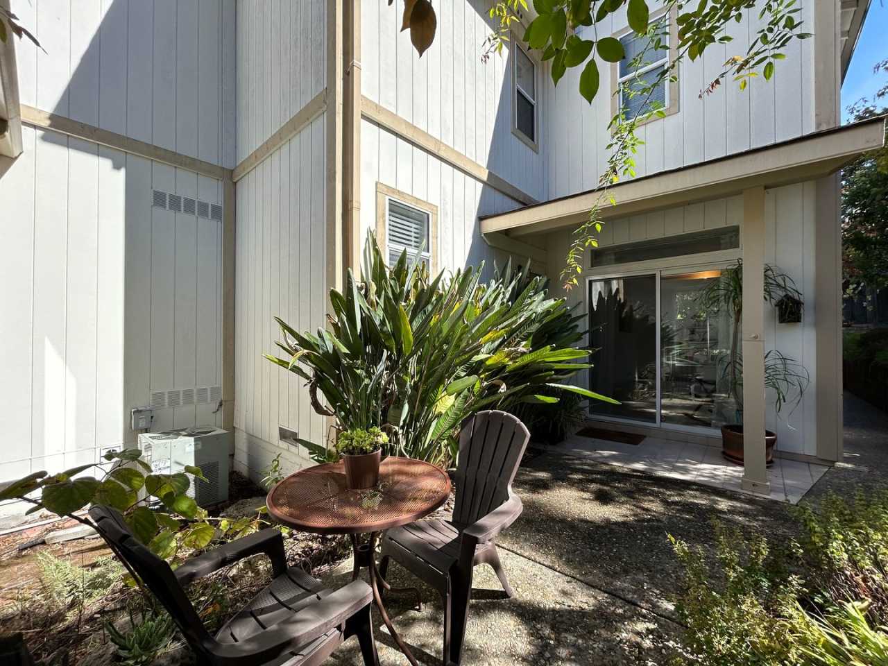 2 Bed, 2.5 Bath Walnut Creek Home – Peaceful Garden Setting  Utilities Paid!