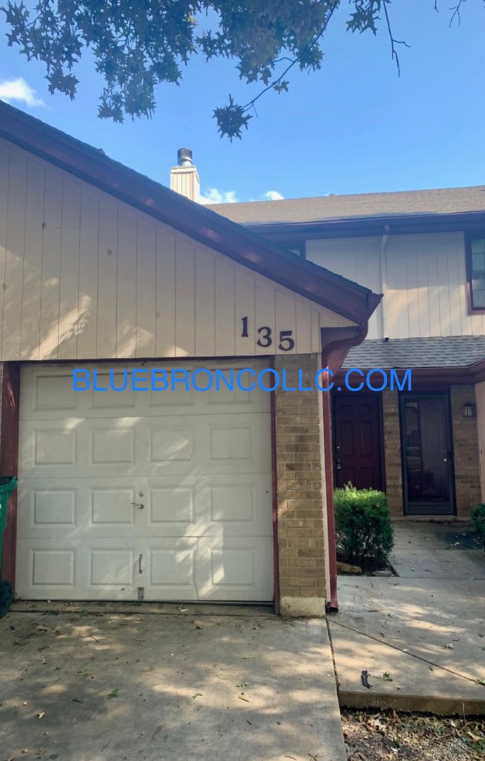 Spacious unit with granite counter tops and stainless steel appliances