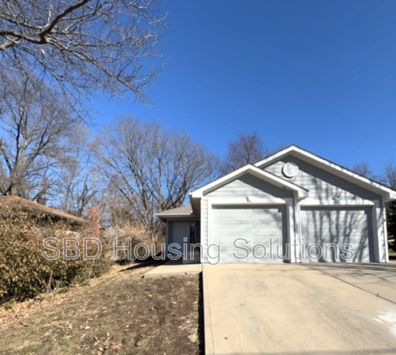 1927 S Claremont Ave