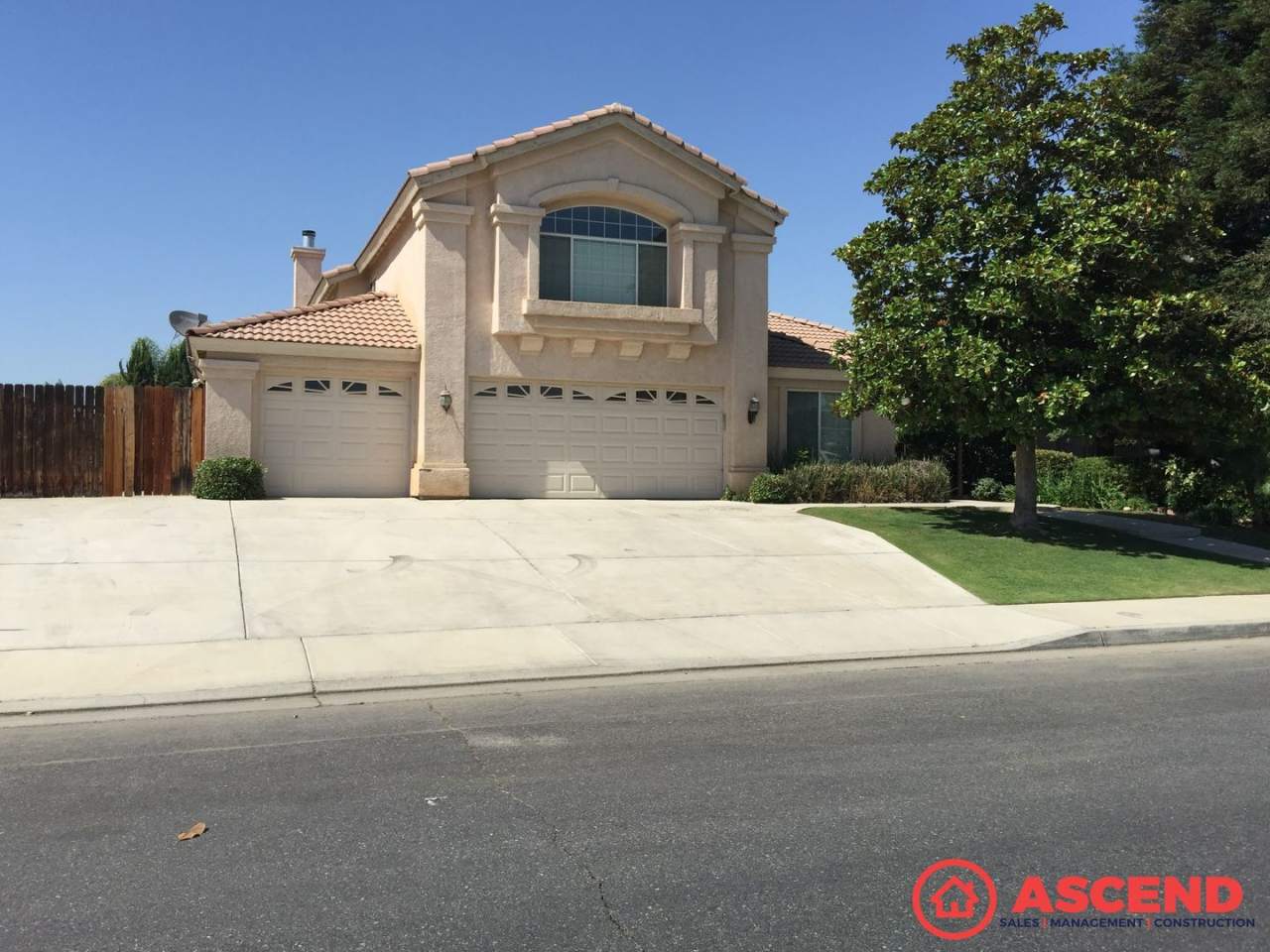 Stunning 5 Bedroom In Gated Community!