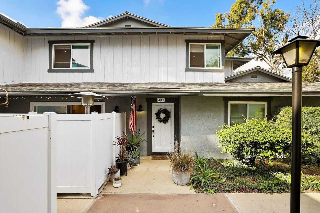 Beautiful 3 Bedroom, 3 Bathroom Home in the Heart of Yorba Linda