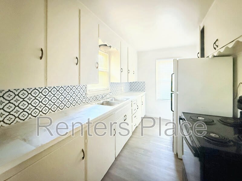 4324 North Iroquois Avenue