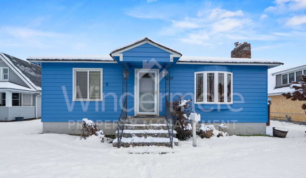 *MOVE IN SPECIAL * 1ST FULL MONTH FREE* Great 3-Bedroom Home IN The Garland District