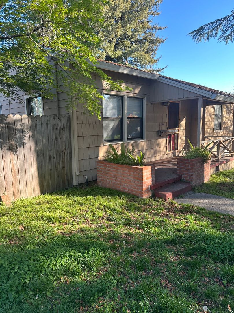 Adorable Home For Rent!