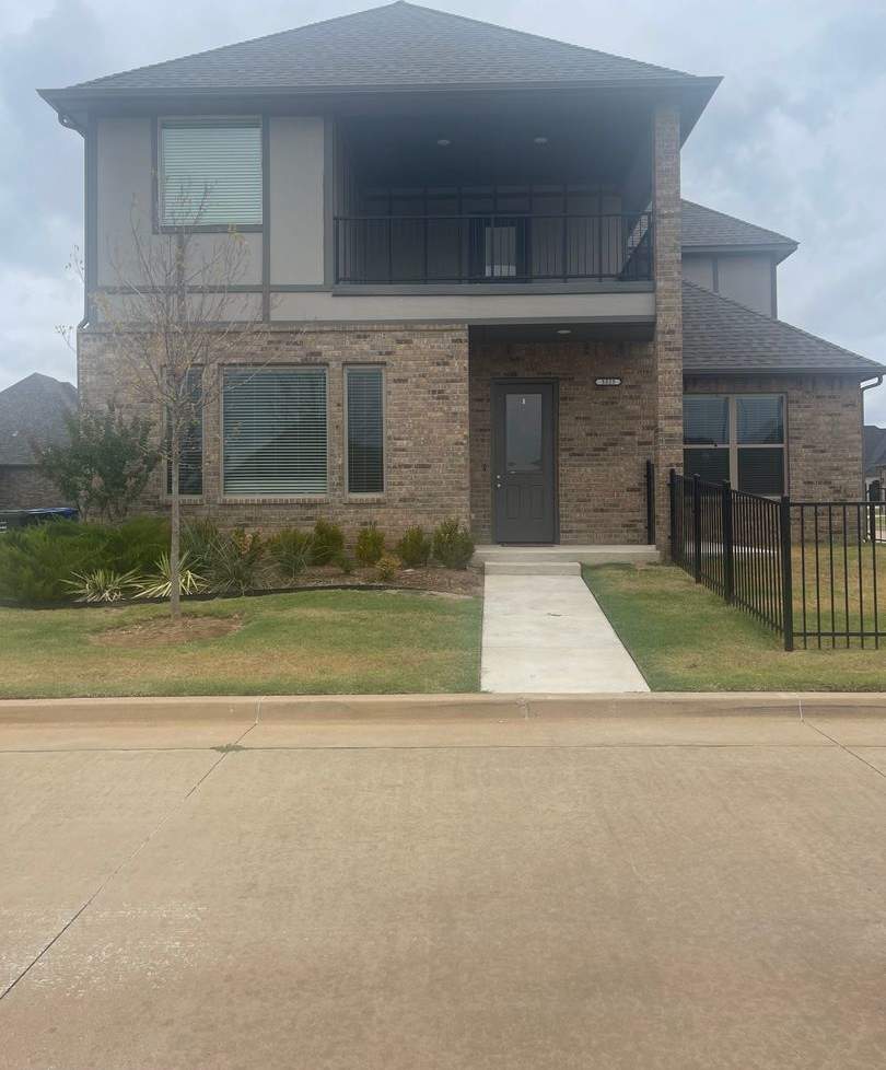 Beautiful 4 bed 3.5 bath home with a game room in The Enclave!