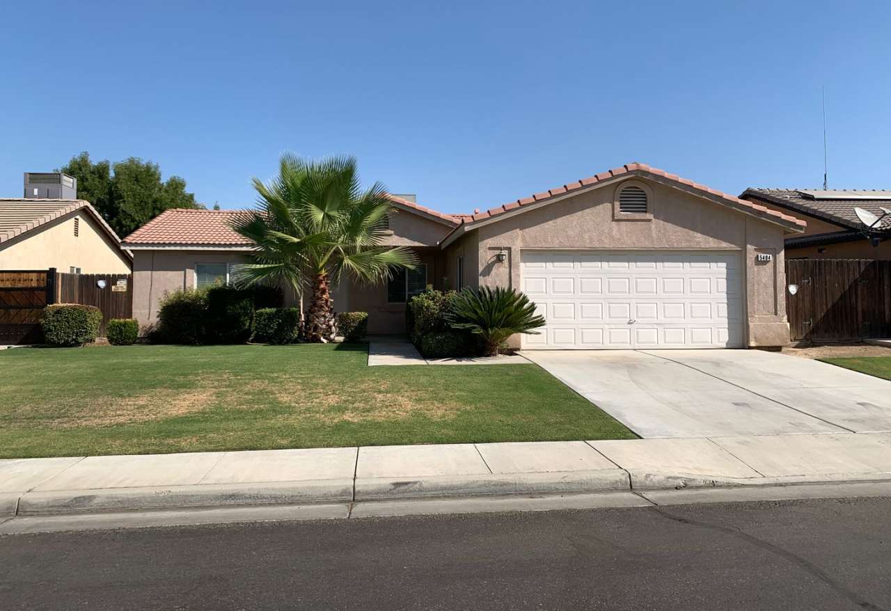 5404 El Palacio Dr, 93307 3+2 $2145 Rent - Ready for October Move In