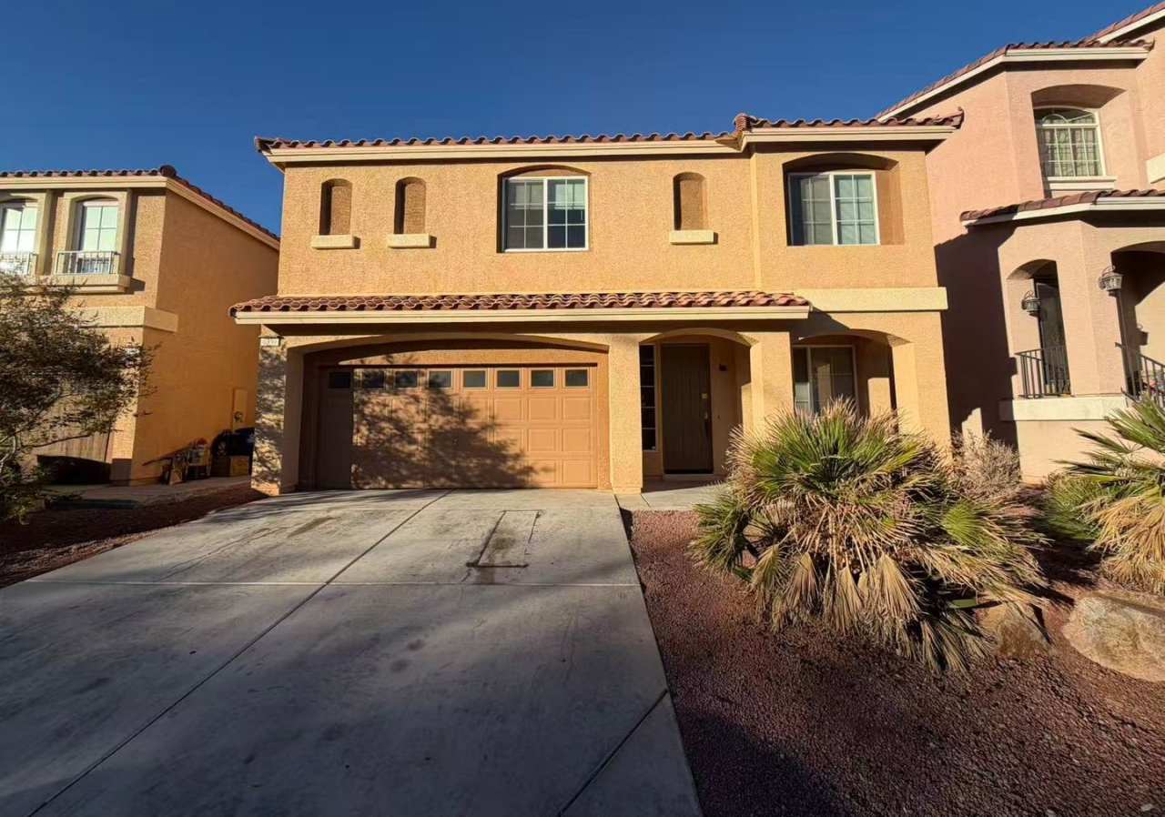 Spacious 5-Bed, 2.5-Bath Las Vegas Home with Granite Kitchen  Garage
