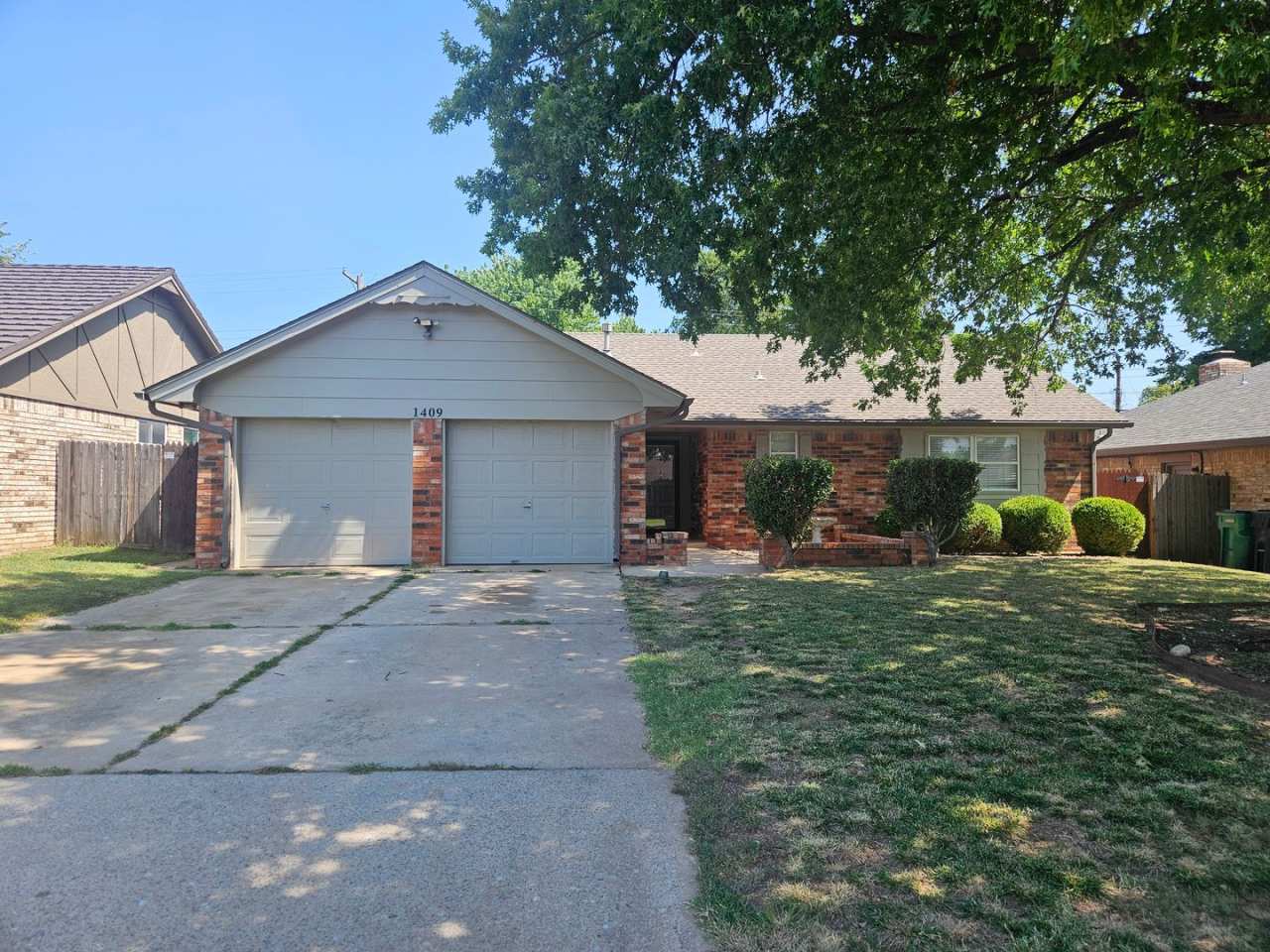 (3) Bed/(2) Bath in South OKC! Storm Shelter! Small Pet Negotiable!