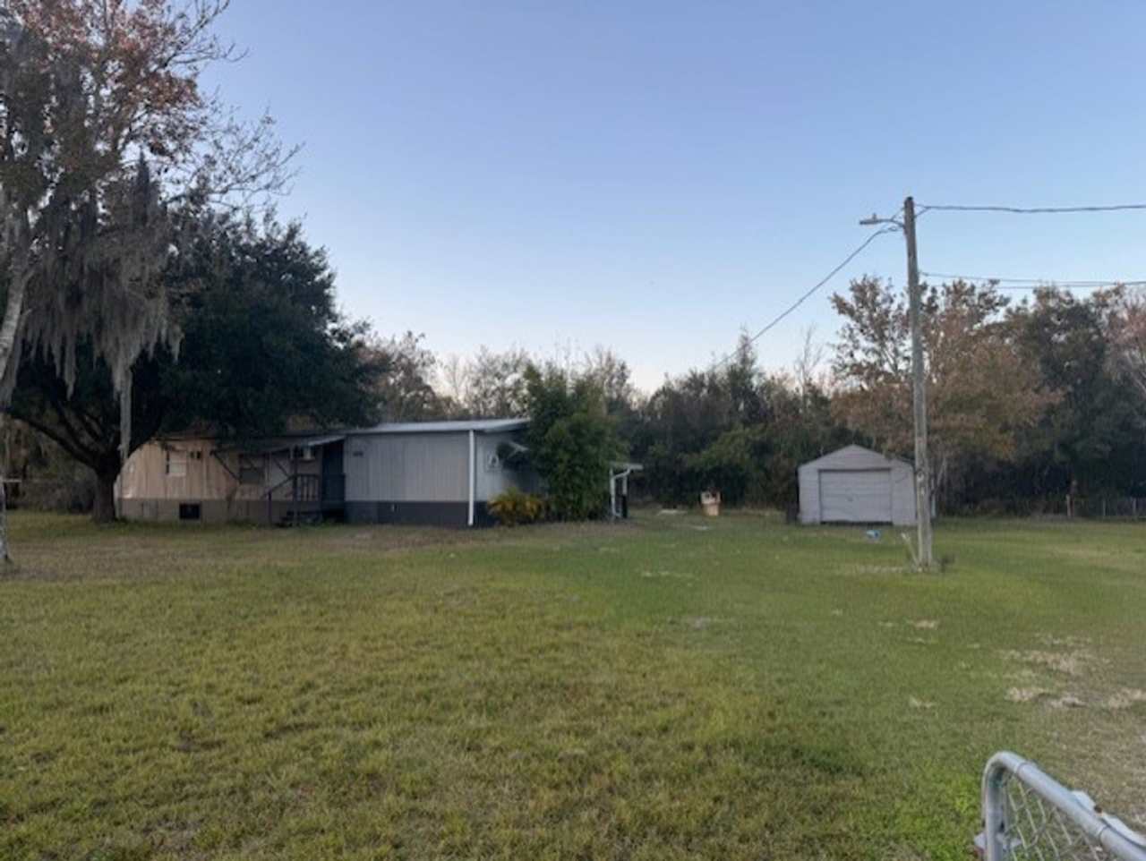 Newly renovated 4/2 Mobile home on large lot in Orlando**