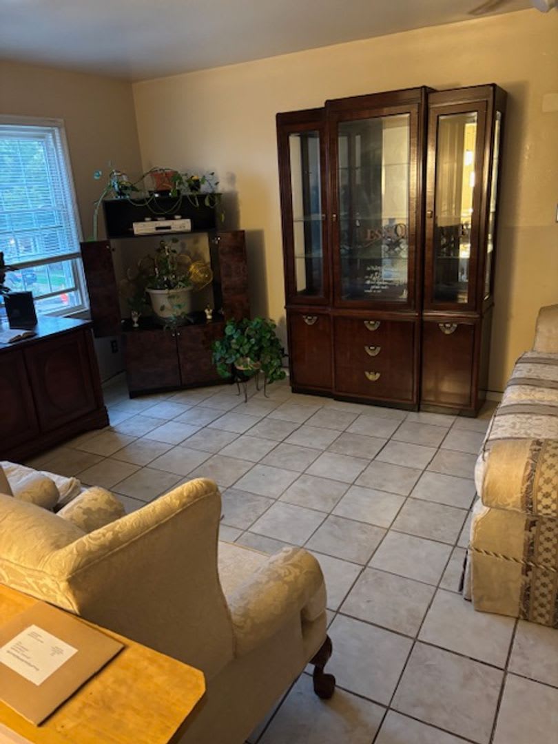 Room in 7 Bedroom Home at Dupree St