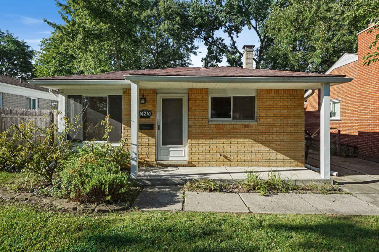 BEAUTIFUL 3 BED 1.5 BATH HOME IN OAK PARK MI