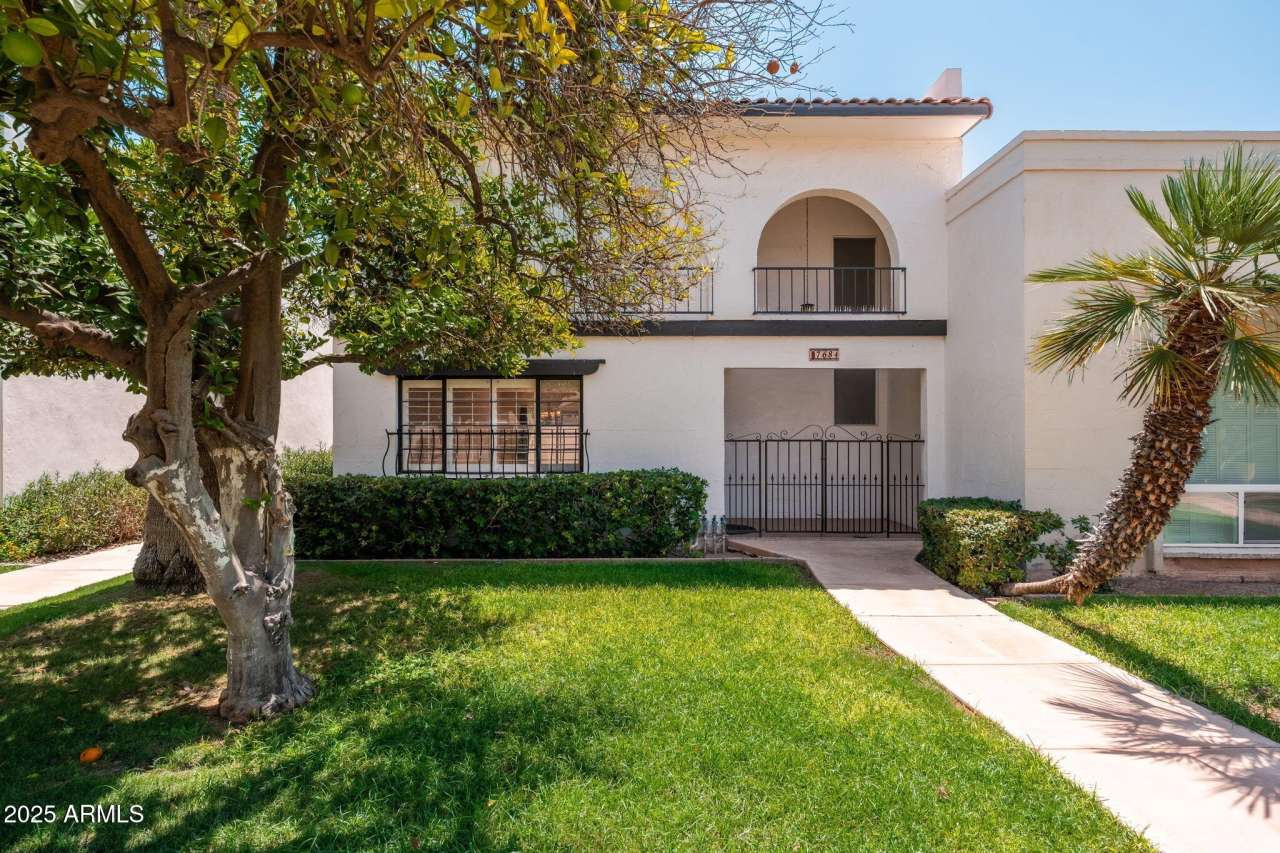 7684 E MINNEZONA Avenue