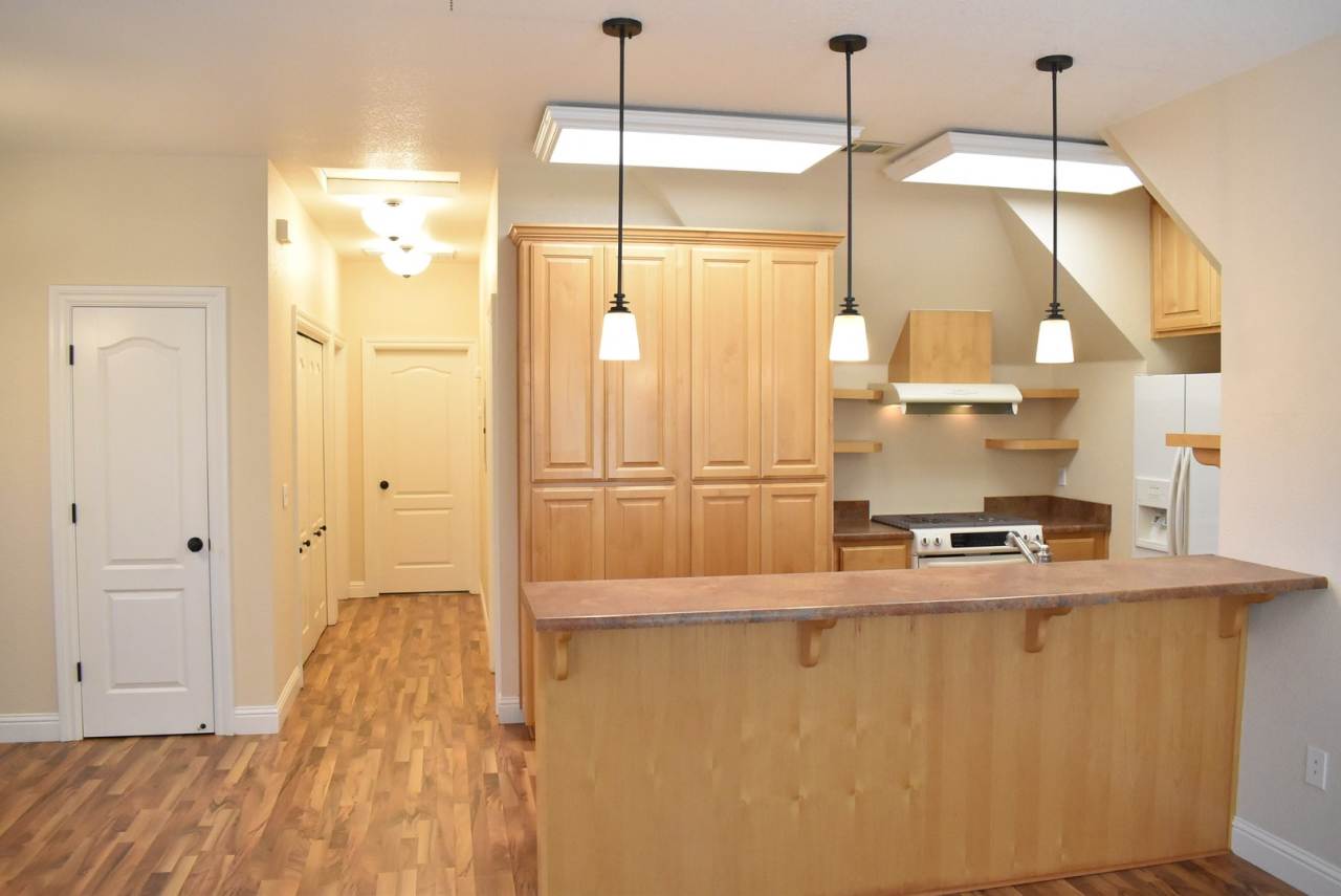 Davis Street, 400 #C