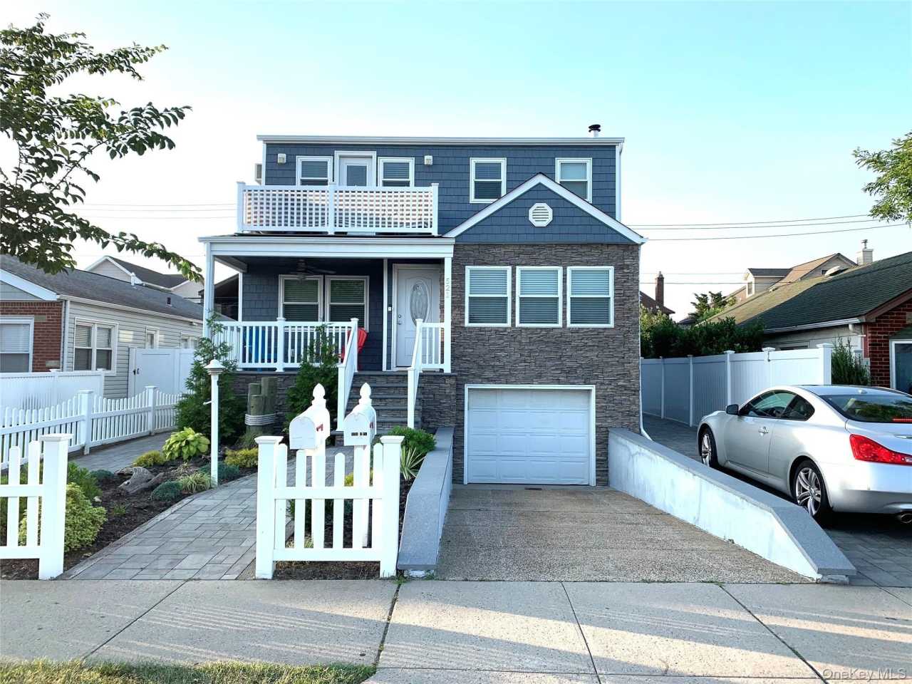 521 W Park unit: 2Nd Floor