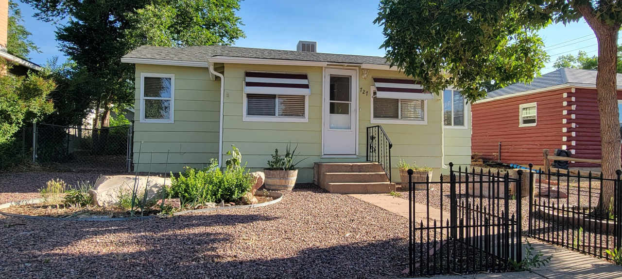 2 bedroom 1 bath home with garage