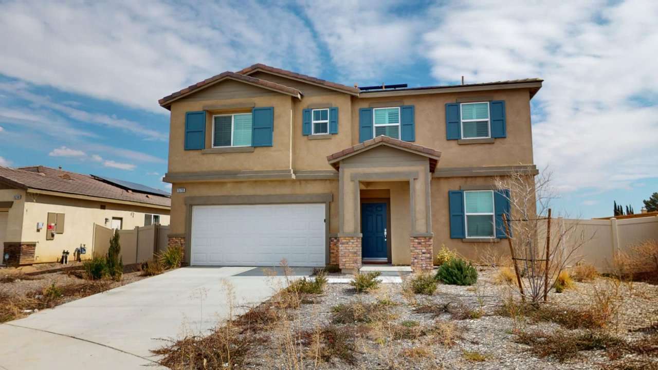 Cozy 4 Bedroom 2.5 Bath in Adelanto!